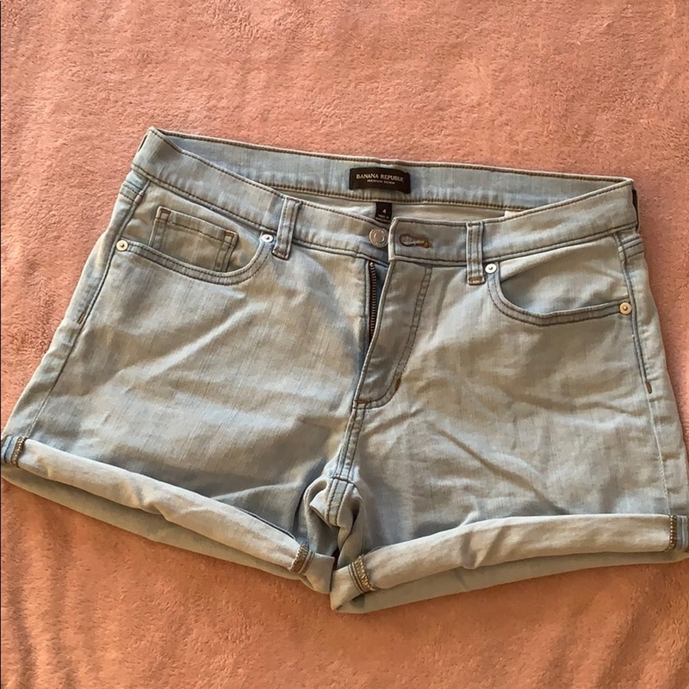 Mid rise shorts